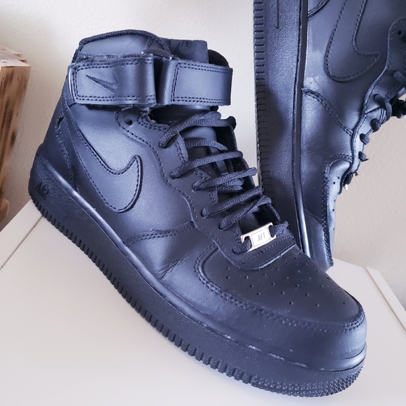 NIKE AIR FORCE 1 MID '07 "TRIPLE BLACK" - 8 US - Picture 5 of 14